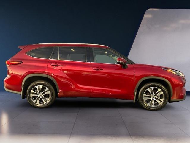 used 2022 Toyota Highlander car, priced at $36,200