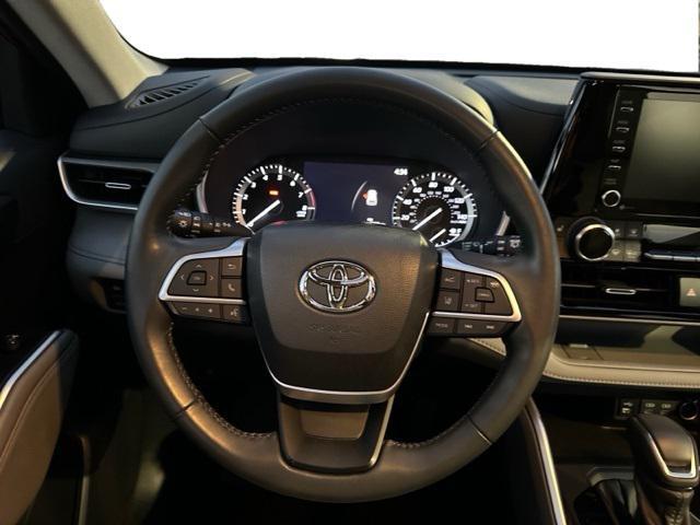 used 2022 Toyota Highlander car, priced at $36,200