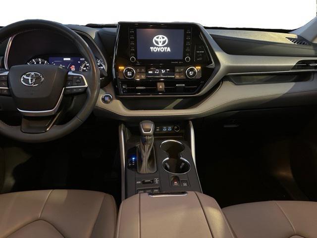 used 2022 Toyota Highlander car, priced at $36,200