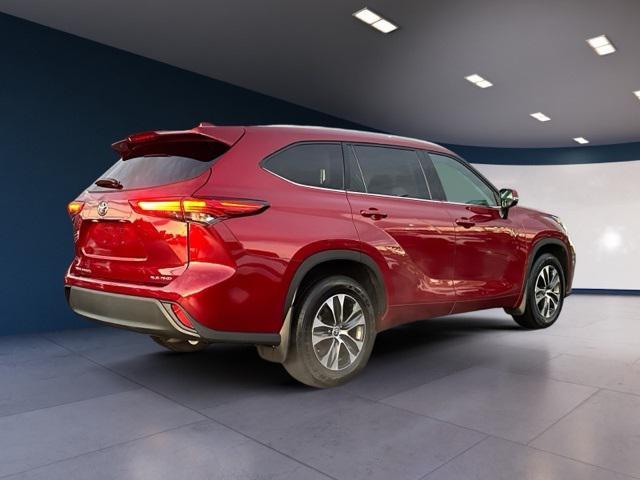 used 2022 Toyota Highlander car, priced at $36,200