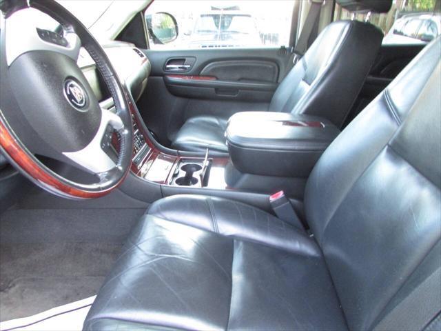 used 2009 Cadillac Escalade car, priced at $14,995