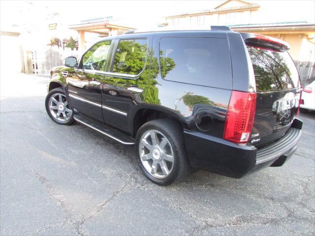 used 2009 Cadillac Escalade car, priced at $14,995