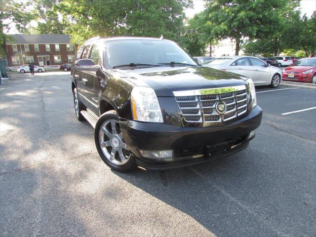 used 2009 Cadillac Escalade car, priced at $14,995