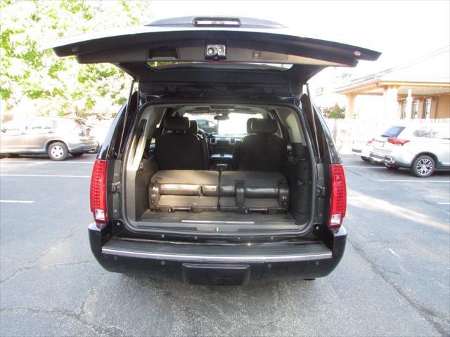 used 2009 Cadillac Escalade car, priced at $14,995