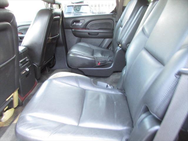 used 2009 Cadillac Escalade car, priced at $14,995