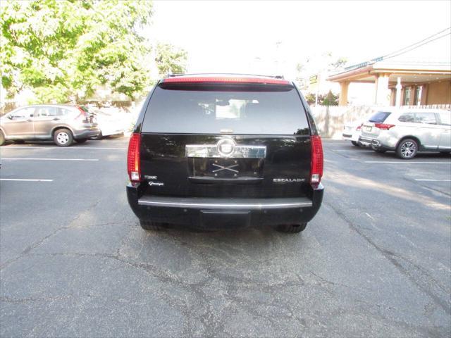 used 2009 Cadillac Escalade car, priced at $14,995