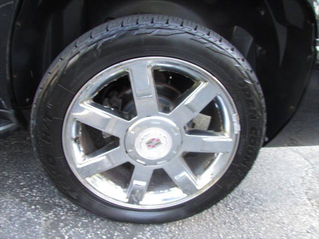 used 2009 Cadillac Escalade car, priced at $14,995