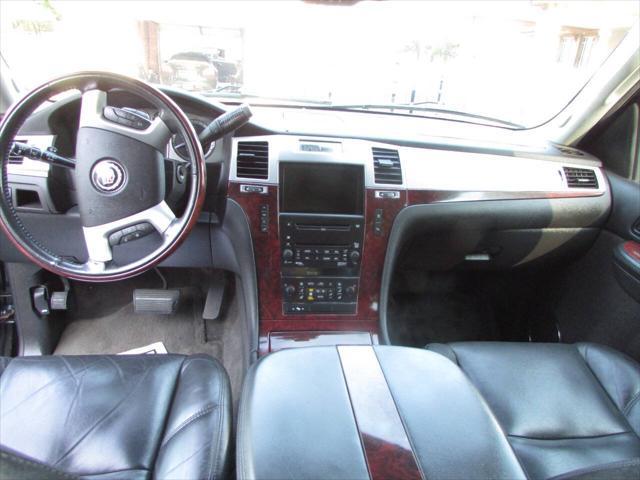 used 2009 Cadillac Escalade car, priced at $14,995