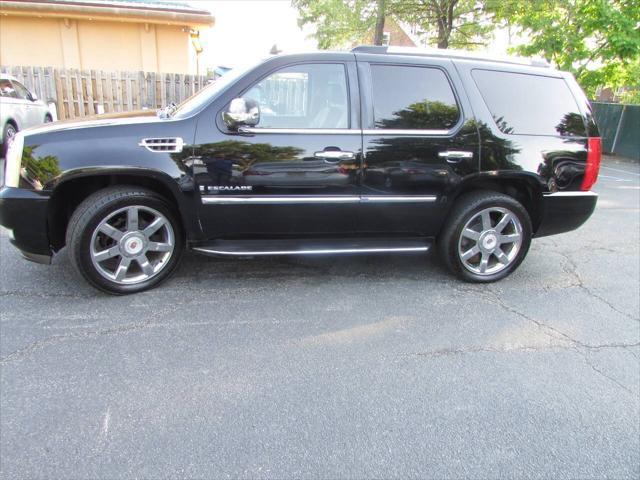 used 2009 Cadillac Escalade car, priced at $14,995