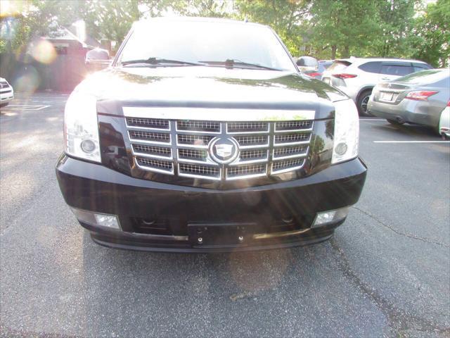 used 2009 Cadillac Escalade car, priced at $14,995