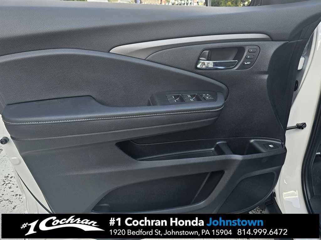 new 2025 Honda Ridgeline car, priced at $39,692