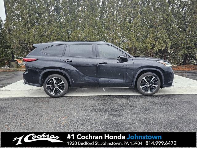 used 2022 Toyota Highlander car, priced at $32,958