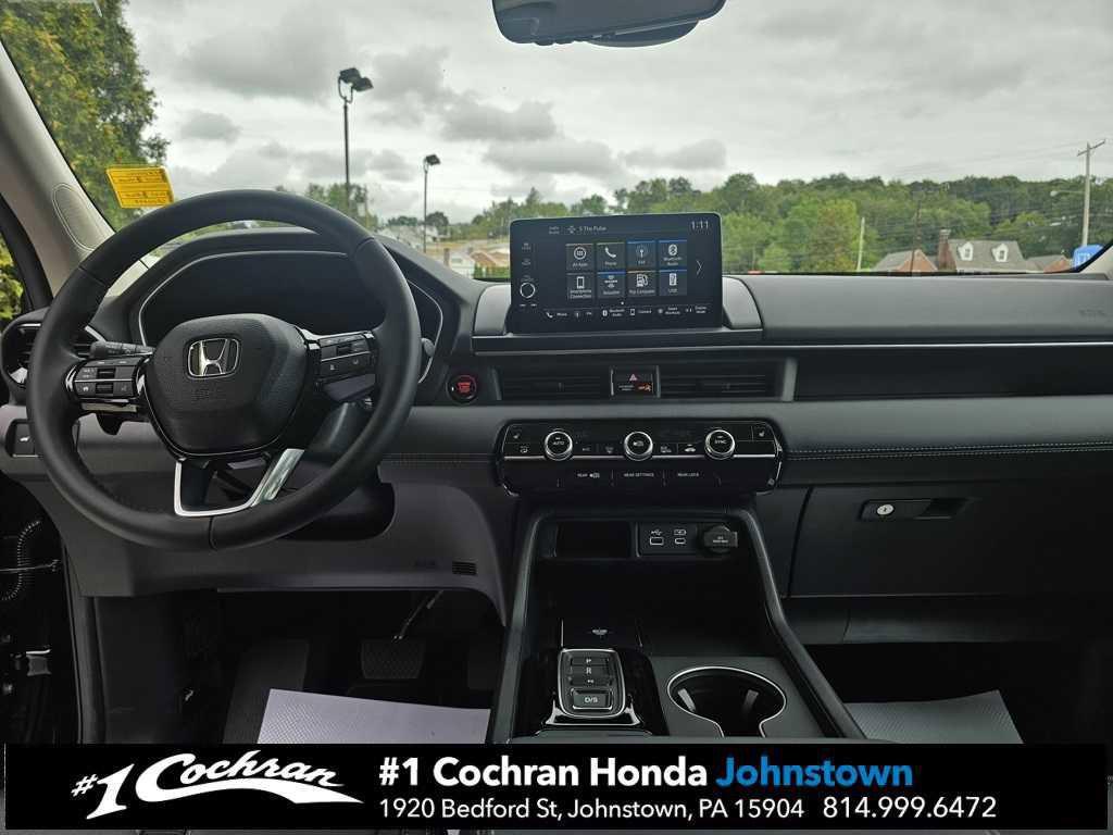 new 2025 Honda Pilot car, priced at $44,923