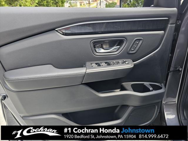 new 2025 Honda Pilot car, priced at $52,680