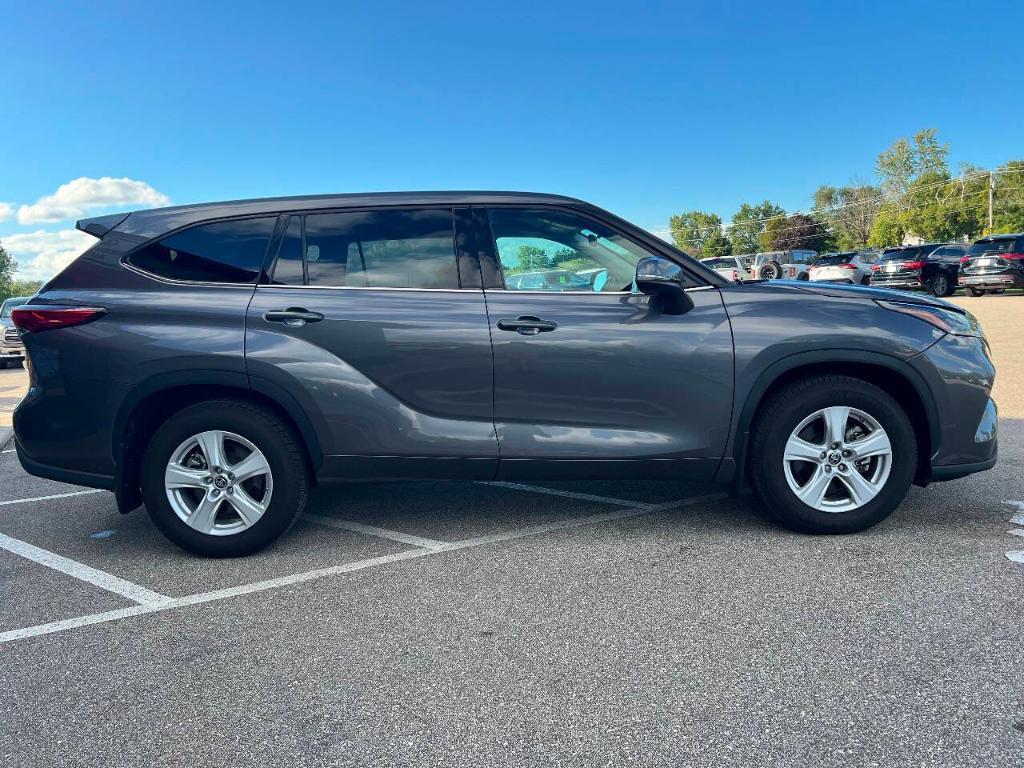 used 2021 Toyota Highlander car, priced at $26,995