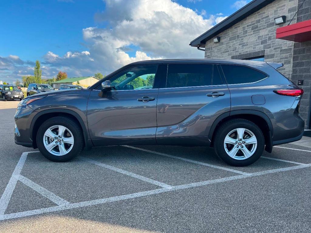 used 2021 Toyota Highlander car, priced at $26,995