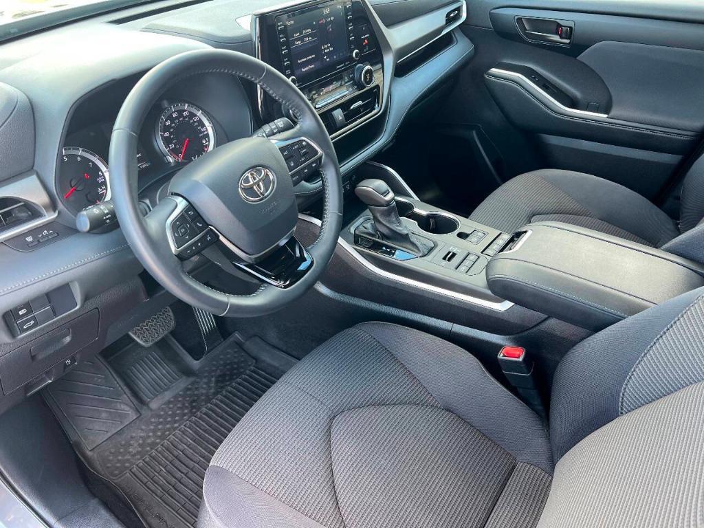 used 2021 Toyota Highlander car, priced at $26,995