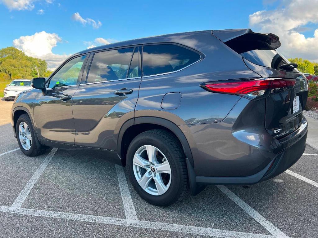 used 2021 Toyota Highlander car, priced at $26,995