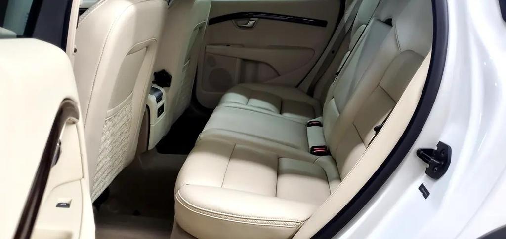 used 2013 Volvo XC70 car, priced at $12,888