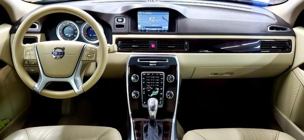 used 2013 Volvo XC70 car, priced at $12,888