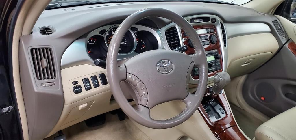 used 2005 Toyota Highlander car, priced at $9,888