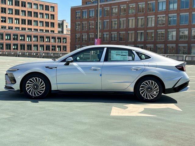 new 2025 Hyundai Sonata Hybrid car, priced at $33,070