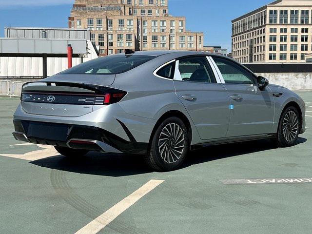 new 2025 Hyundai Sonata Hybrid car, priced at $33,070