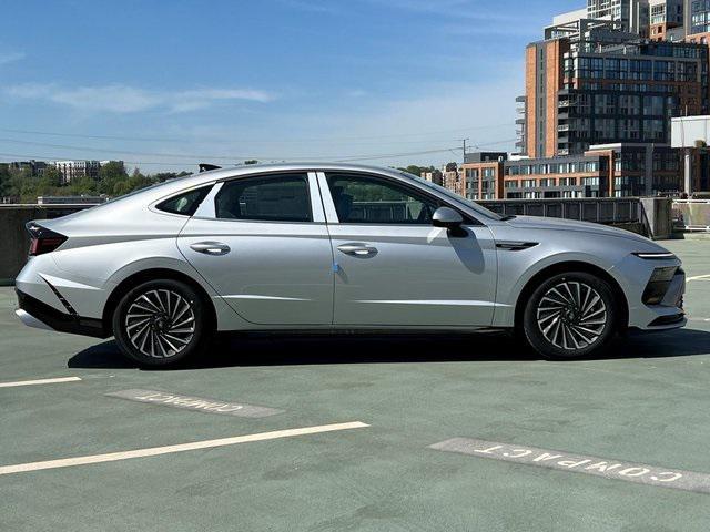 new 2025 Hyundai Sonata Hybrid car, priced at $33,070