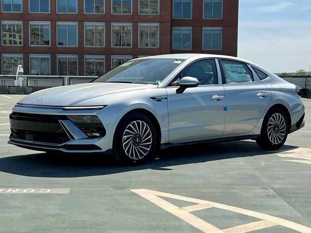 new 2025 Hyundai Sonata Hybrid car, priced at $33,070