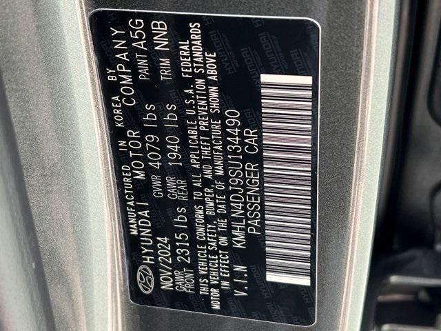 new 2025 Hyundai Elantra car, priced at $31,105