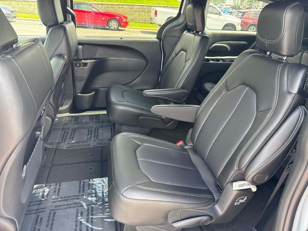 new 2025 Chrysler Pacifica car, priced at $44,445