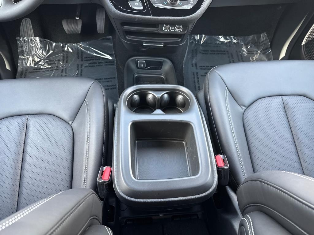 new 2025 Chrysler Pacifica car, priced at $44,445