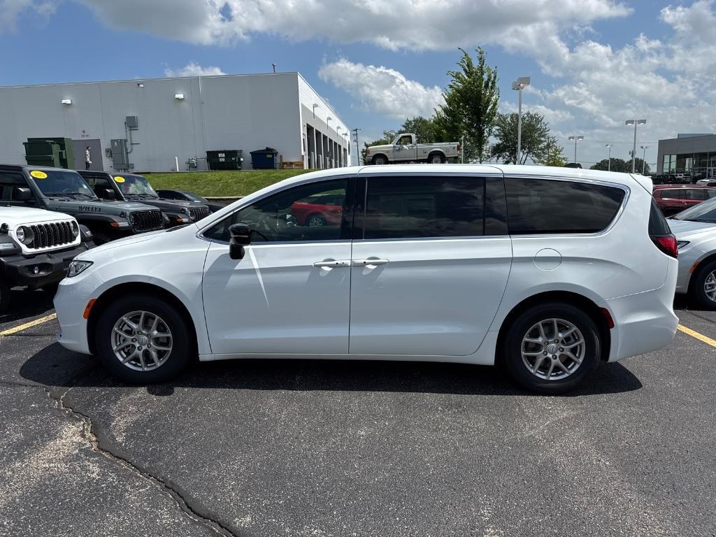 new 2025 Chrysler Pacifica car, priced at $44,445