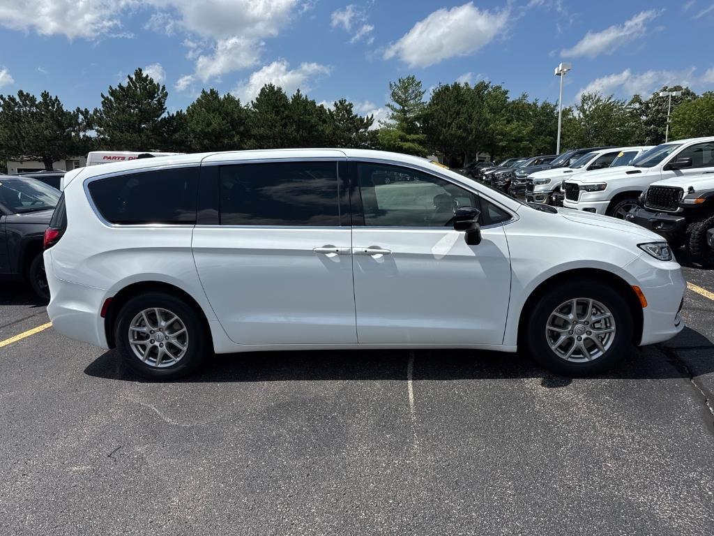 new 2025 Chrysler Pacifica car, priced at $44,445