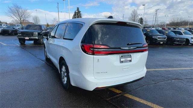 new 2024 Chrysler Pacifica car, priced at $40,397