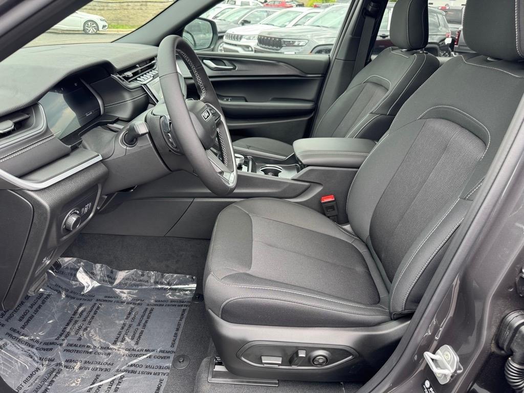 new 2025 Jeep Grand Cherokee L car, priced at $39,995
