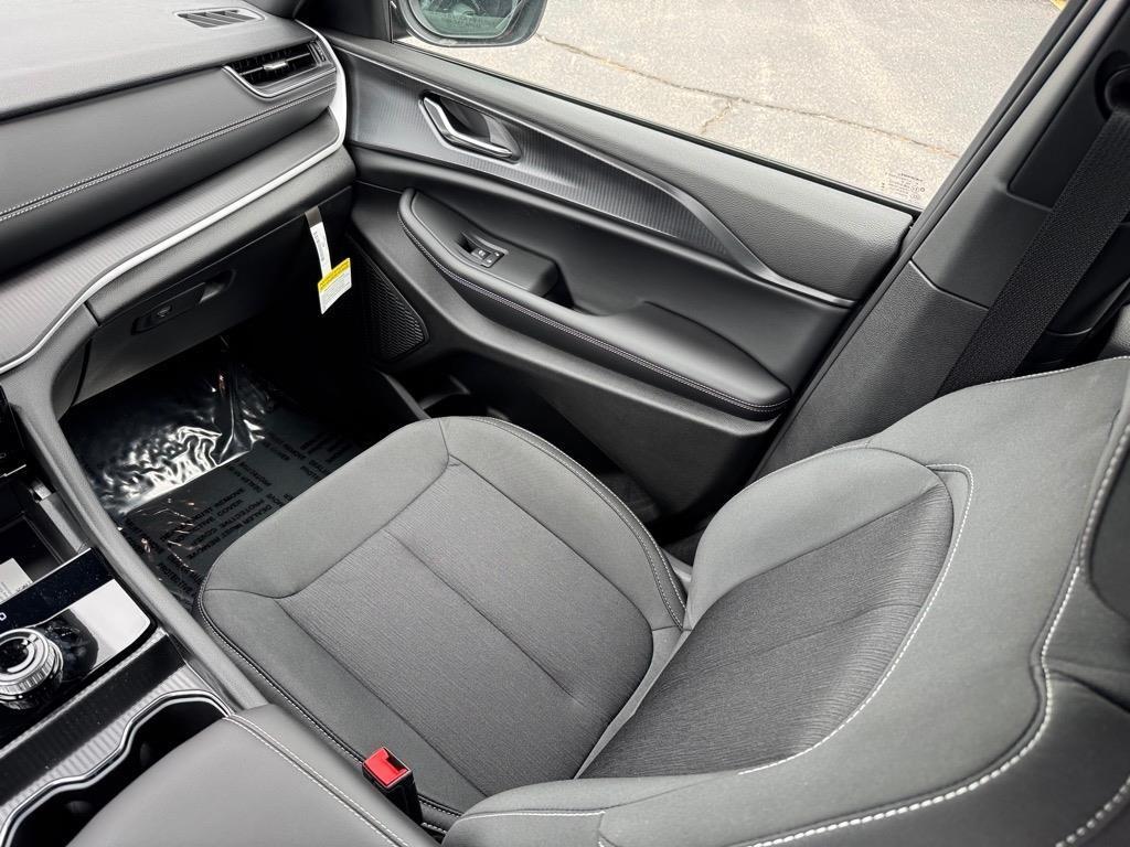 new 2025 Jeep Grand Cherokee L car, priced at $39,995