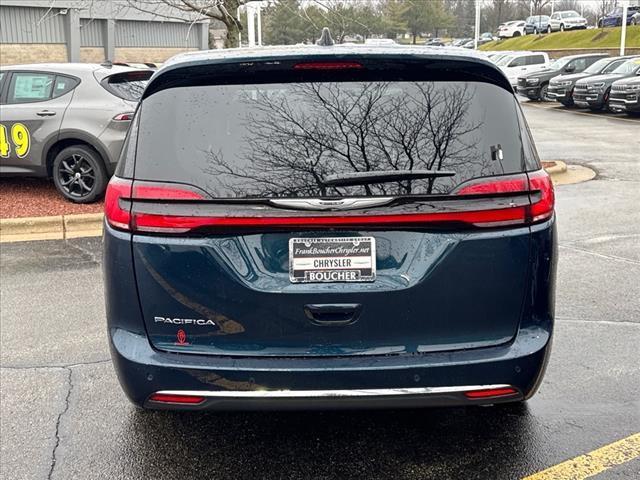 new 2025 Chrysler Pacifica car, priced at $42,920