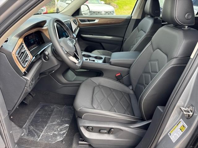 new 2025 Volkswagen Atlas car, priced at $40,192