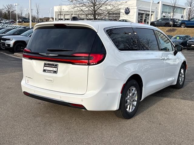 new 2025 Chrysler Pacifica car, priced at $40,626