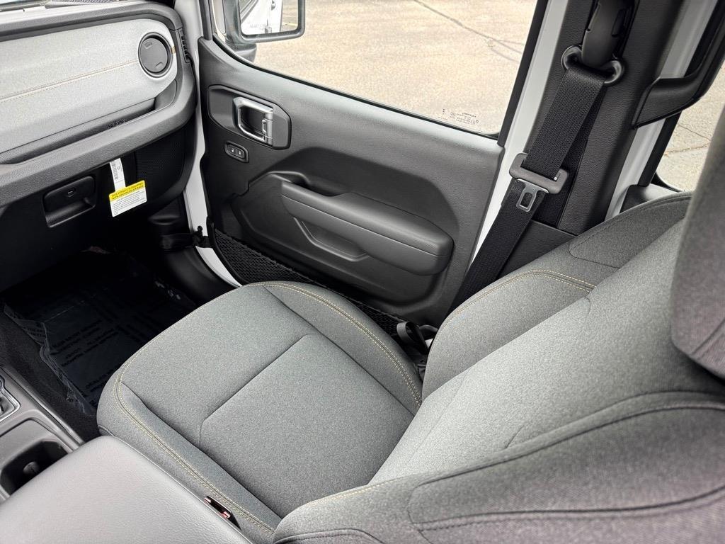 new 2025 Jeep Gladiator car, priced at $46,999