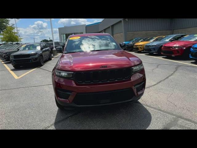 new 2024 Jeep Grand Cherokee car, priced at $46,170