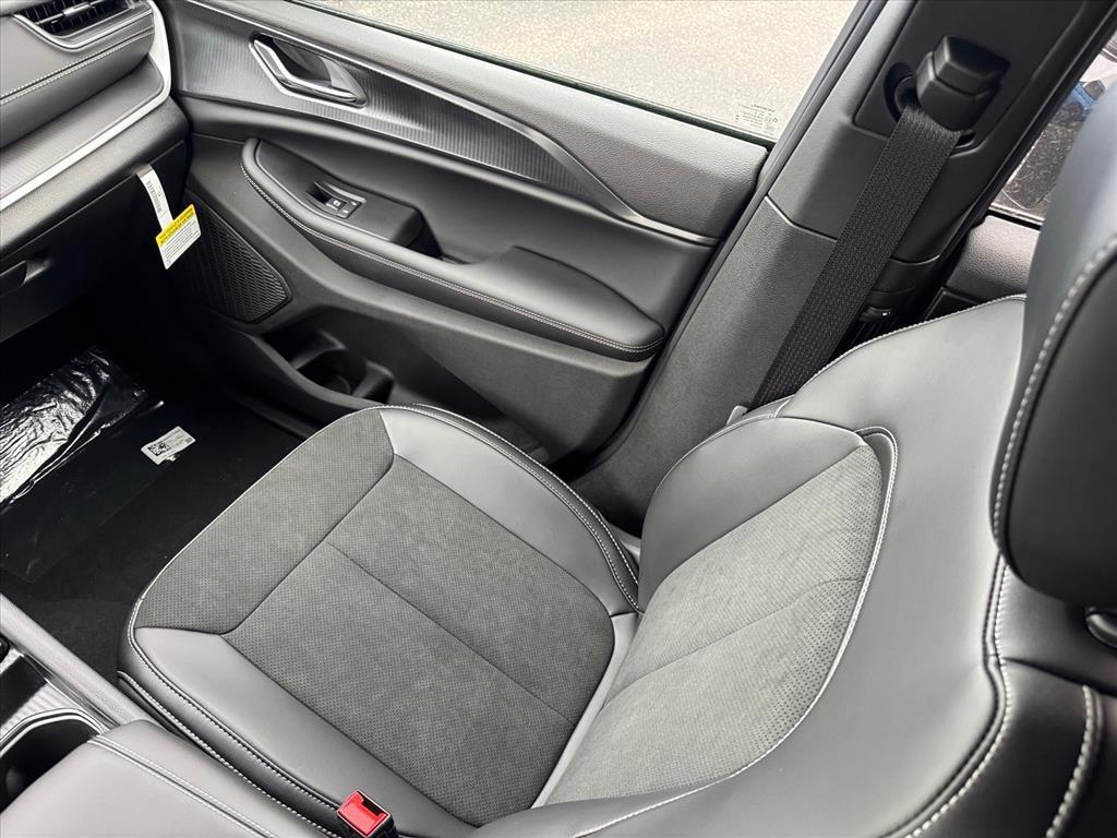 new 2025 Jeep Grand Cherokee L car, priced at $43,580