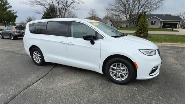 new 2024 Chrysler Pacifica car, priced at $40,485