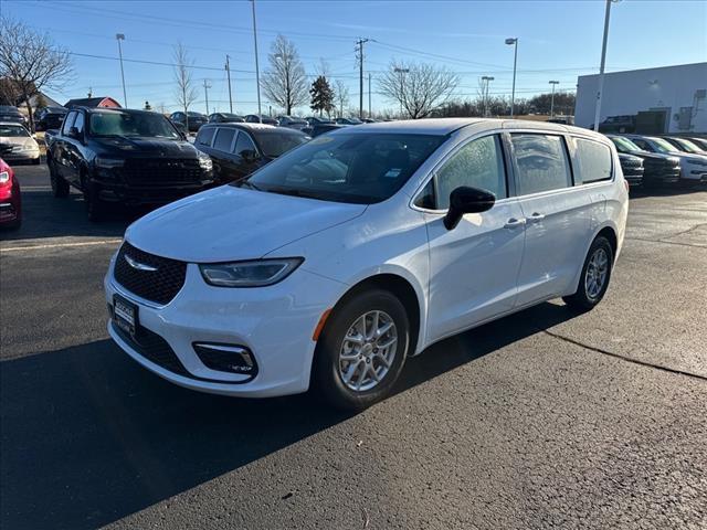 new 2025 Chrysler Pacifica car, priced at $39,474