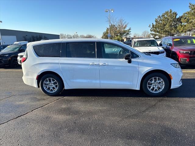 new 2025 Chrysler Pacifica car, priced at $39,474