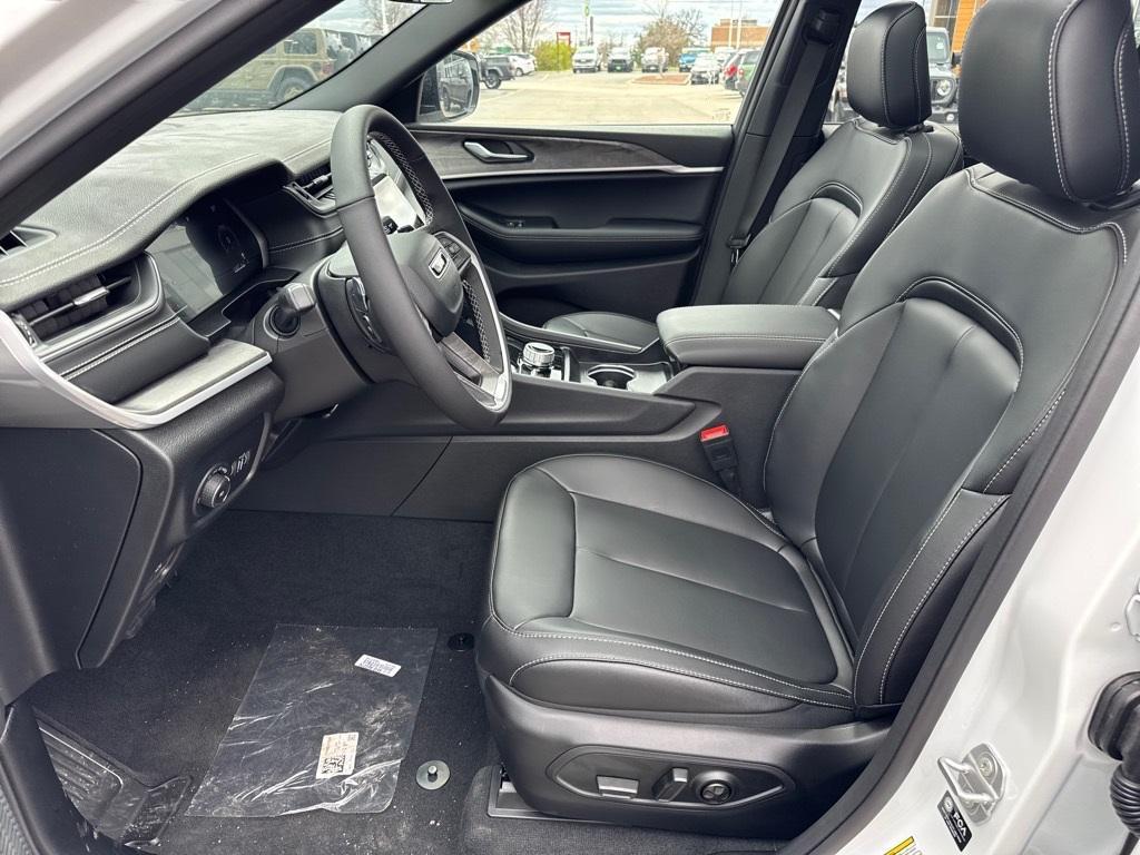 new 2025 Jeep Grand Cherokee L car, priced at $49,133