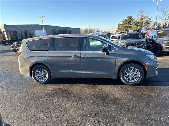 new 2025 Chrysler Pacifica car, priced at $41,072