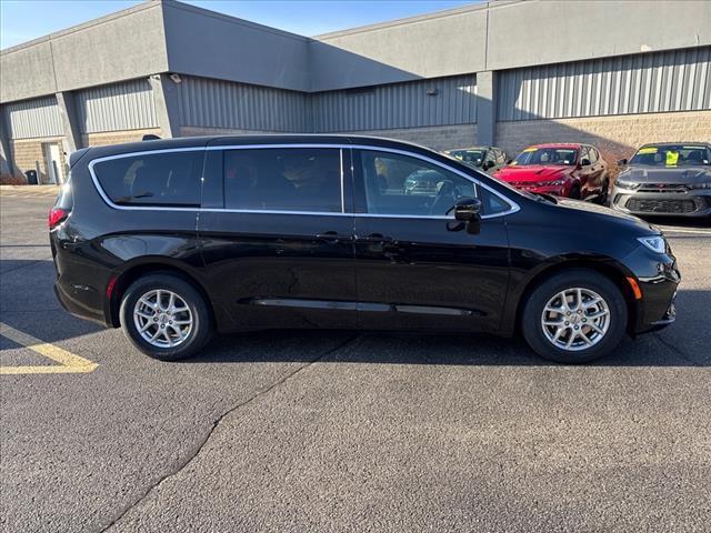 new 2025 Chrysler Pacifica car, priced at $42,425