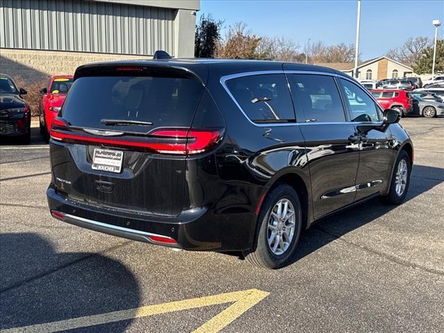 new 2025 Chrysler Pacifica car, priced at $42,425